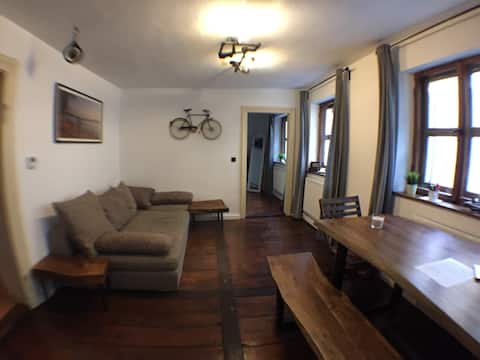 Leistungsstarkes Airbnb: „Cool Lodge, in a historic House“ in Augsburg