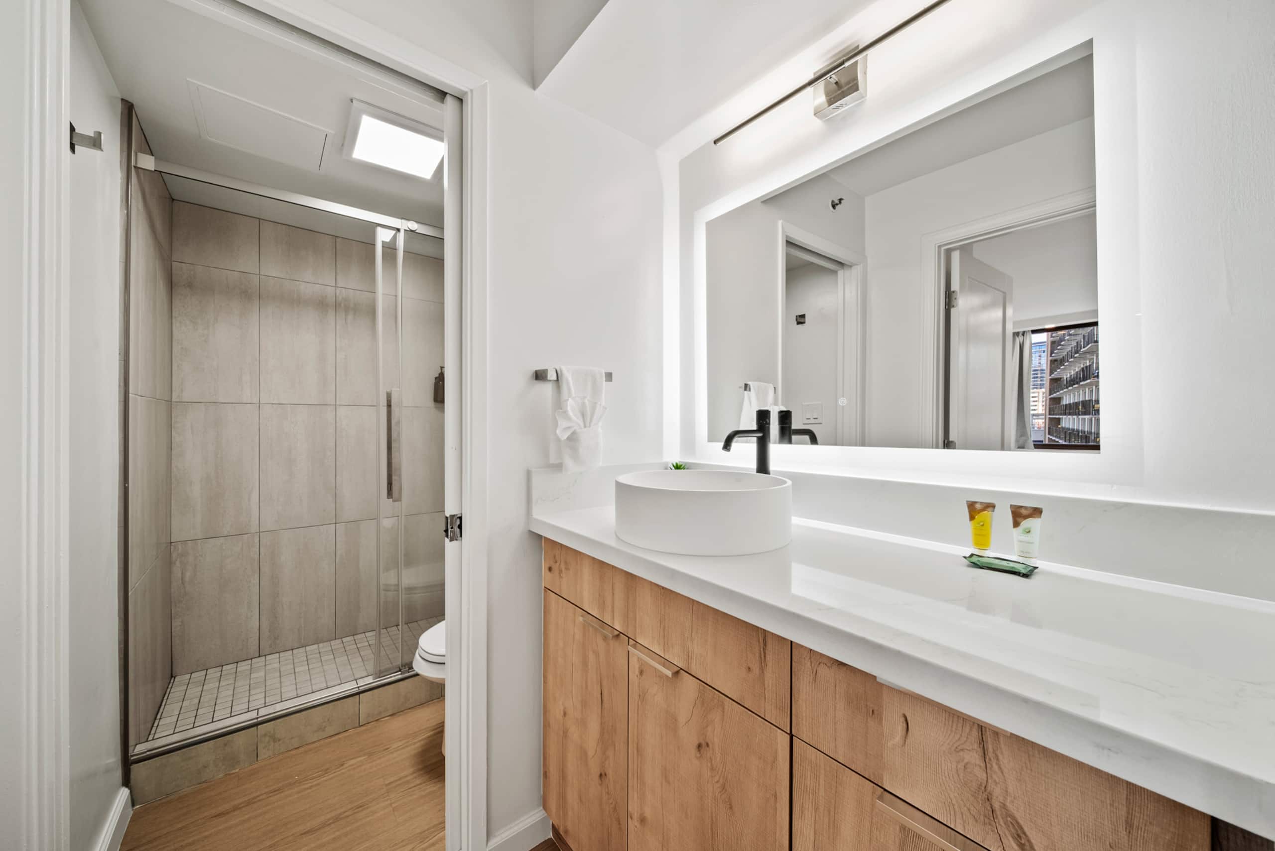Boutique 1bdrm w/Free Parking - Image 11