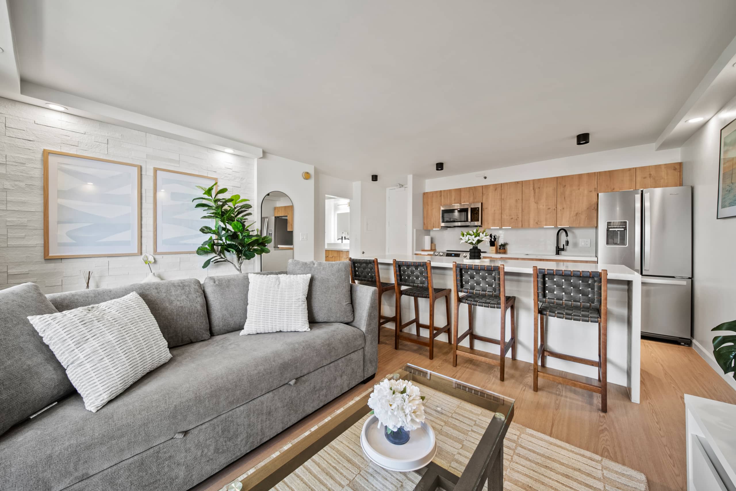 Boutique 1bdrm w/Free Parking - Image 1