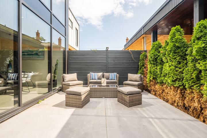 Incredible Modern 2BR Home with Spacious Terrace! gallery image 5