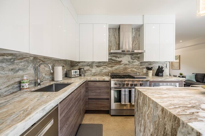 Incredible Modern 2BR Home with Spacious Terrace! gallery image 3