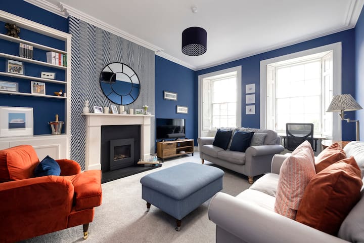 Entire Stylish 2-BR Flat near Princes Street