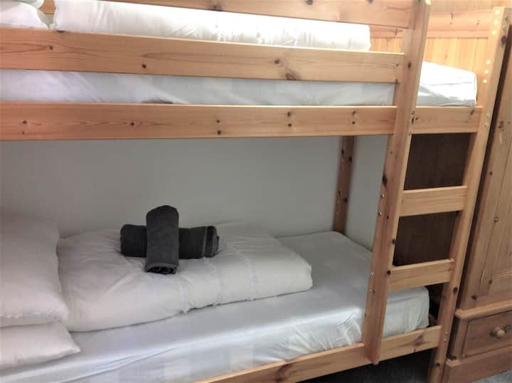 Ორსართულიანი ოთახი, სძინავს 2 