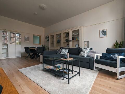 Charming Renovated Schoolroom Apartment