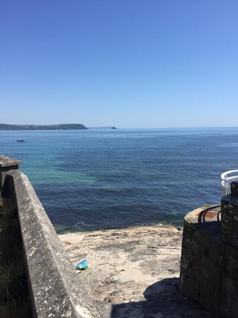 Beautiful cottage by the beach