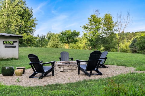 Peaceful Getaway, Sauna, Trails, Dog-Friendly