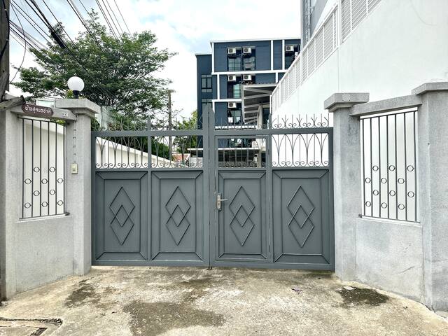 Sukhumvit/市中心花園私密獨棟5房帶泳池/BTS輕軌步行2分鐘/預定3天接機服務 gallery image 2