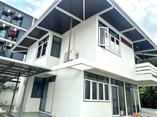 Sukhumvit/市中心花園私密獨棟5房帶泳池/BTS輕軌步行2分鐘/預定3天接機服務