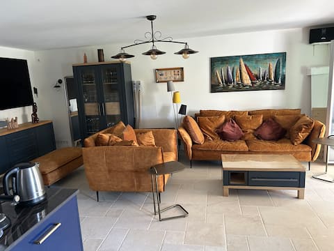 Top Airbnb: Luxury 100 m from the sea, very nice sea view. à Saint Raphaël