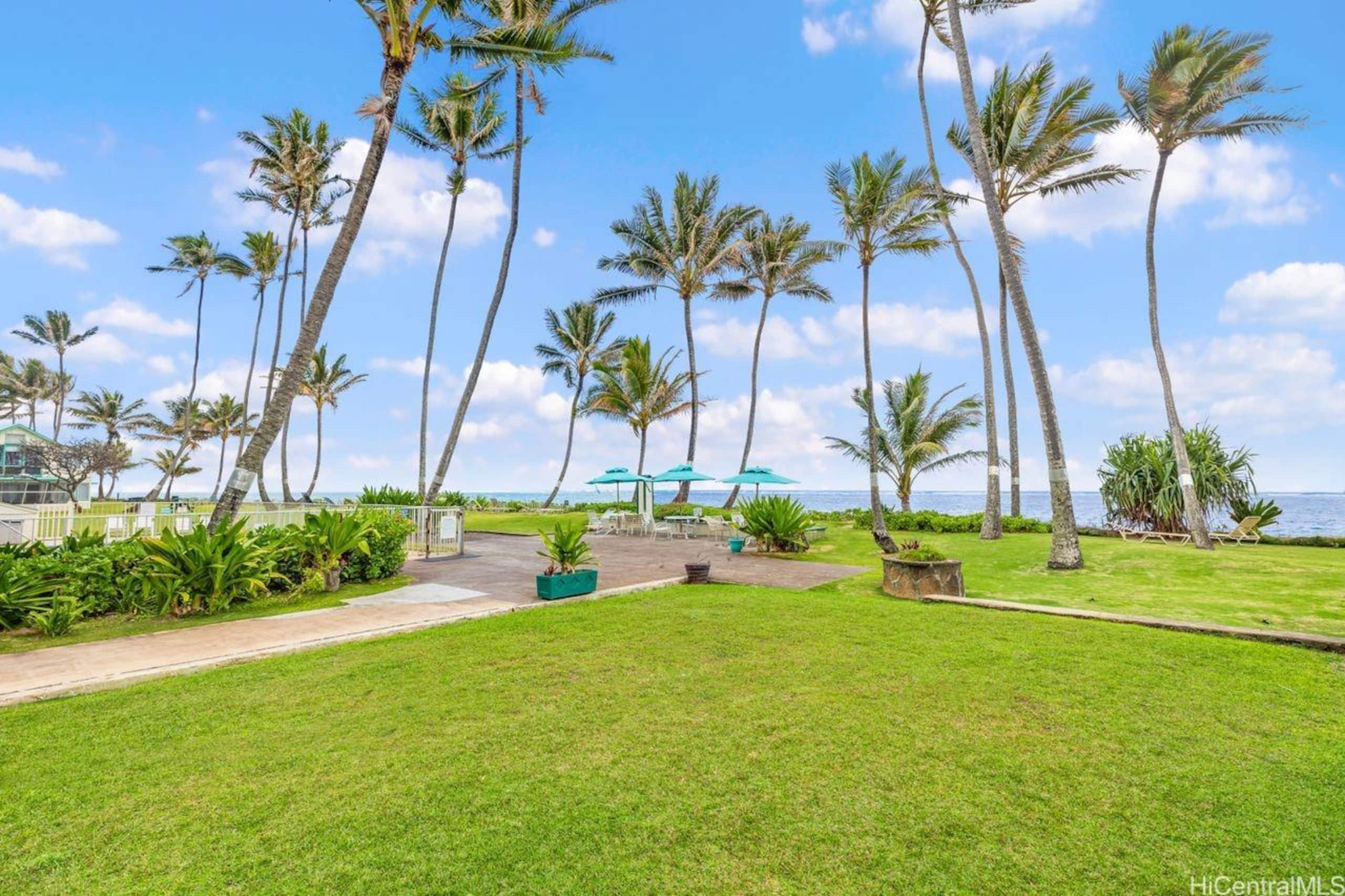 Condo in Hauula · ★4.87 · 1 bedroom · 2 beds · 1 private bath - Image 41