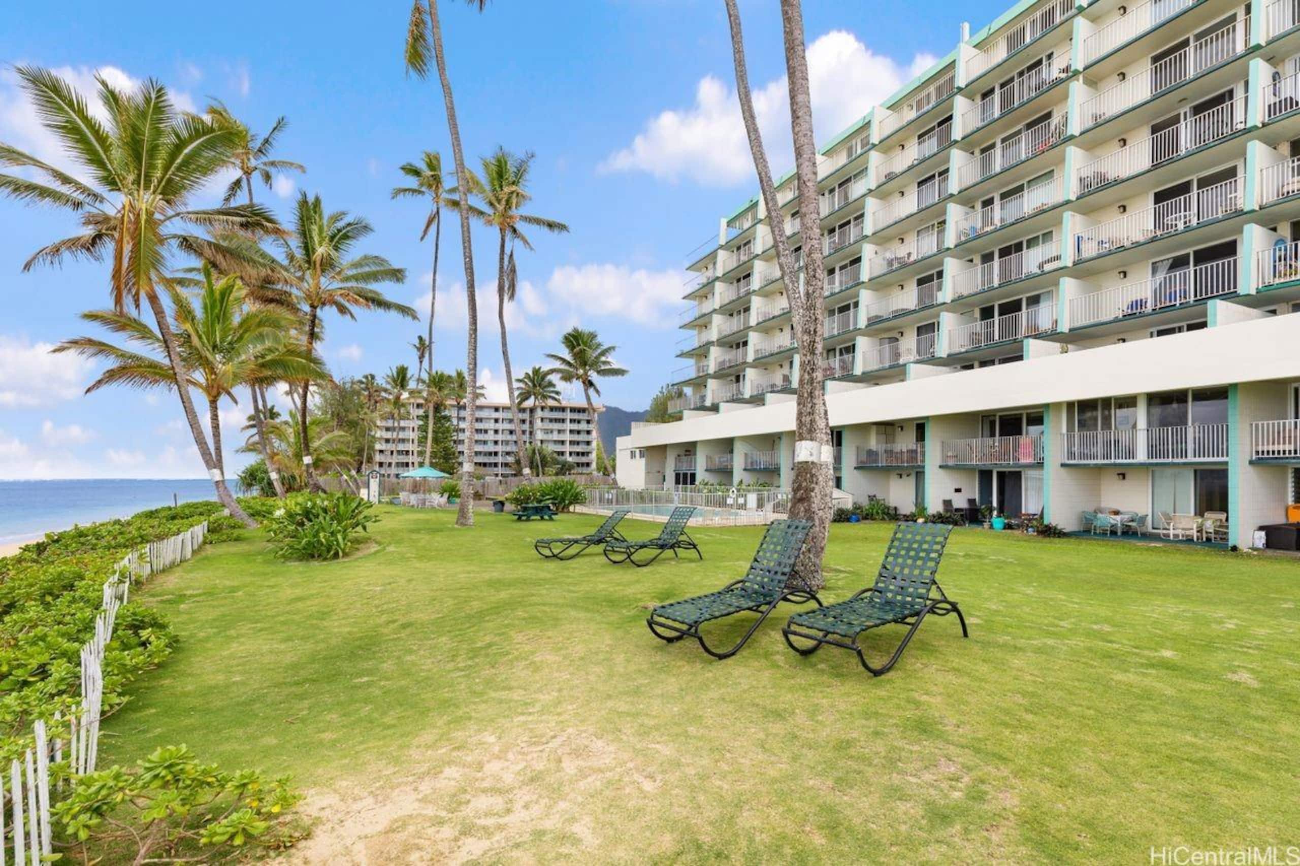 Condo in Hauula · ★4.87 · 1 bedroom · 2 beds · 1 private bath - Image 26