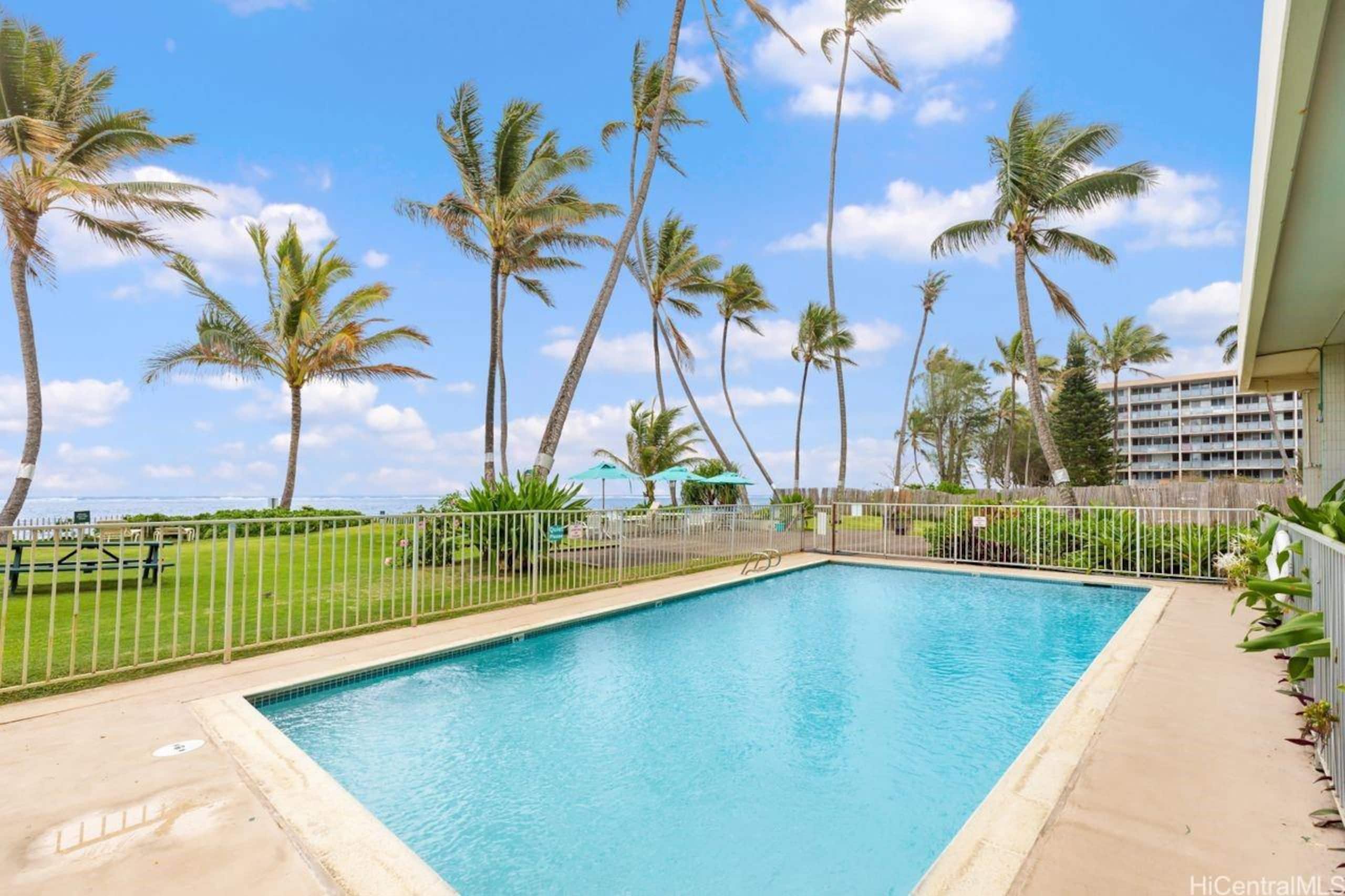 Condo in Hauula · ★4.87 · 1 bedroom · 2 beds · 1 private bath - Image 25