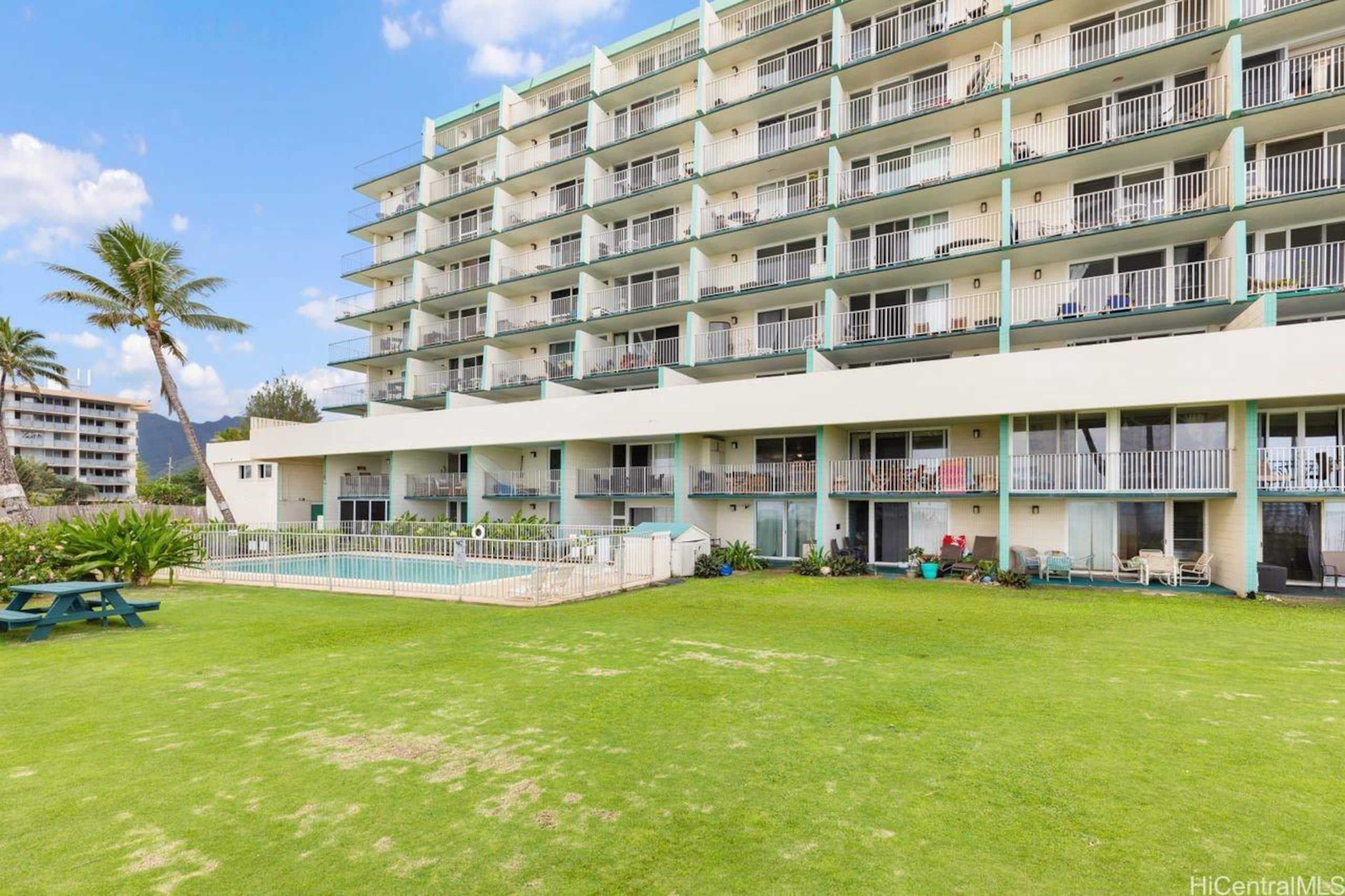 Condo in Hauula · ★4.87 · 1 bedroom · 2 beds · 1 private bath - Image 43