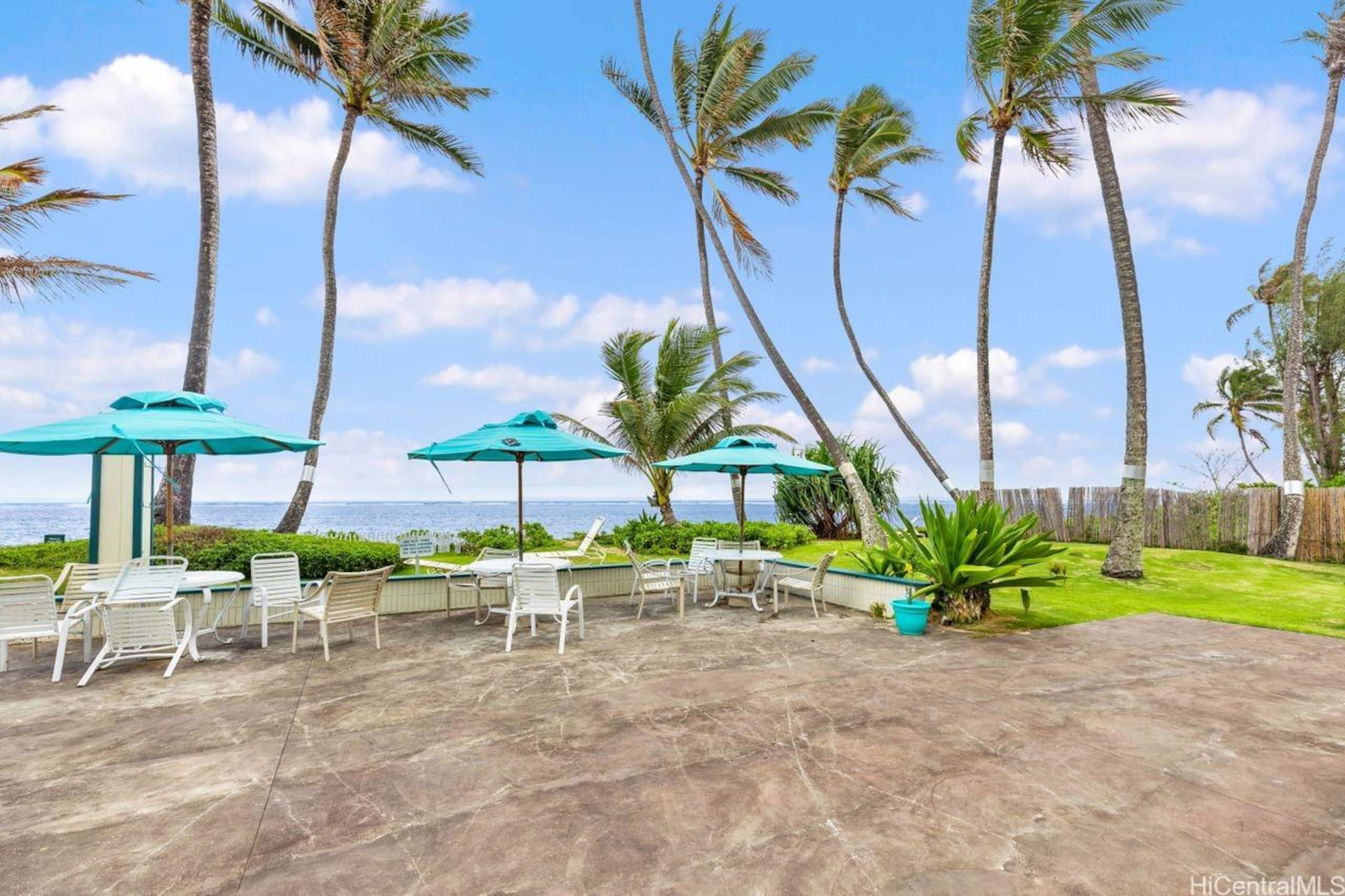 Condo in Hauula · ★4.87 · 1 bedroom · 2 beds · 1 private bath - Image 42