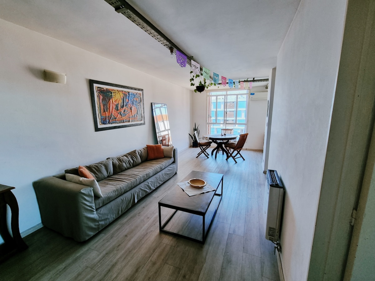 Top Airbnb: Top-Floor Flat with Panoramic La Boca Views en Comuna 4
