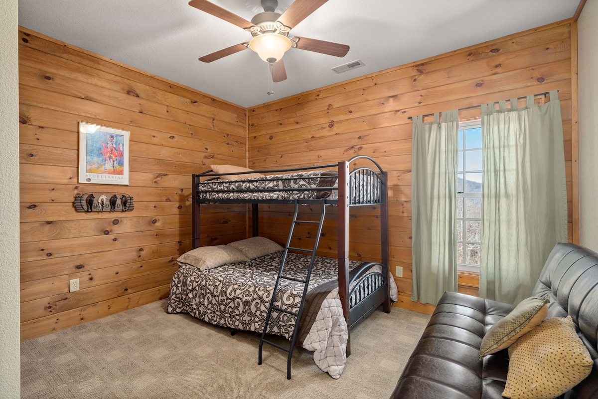 Pacha wa Ngazi ya Juu na Kitanda Kamili cha Ghorofa w/SmartTV