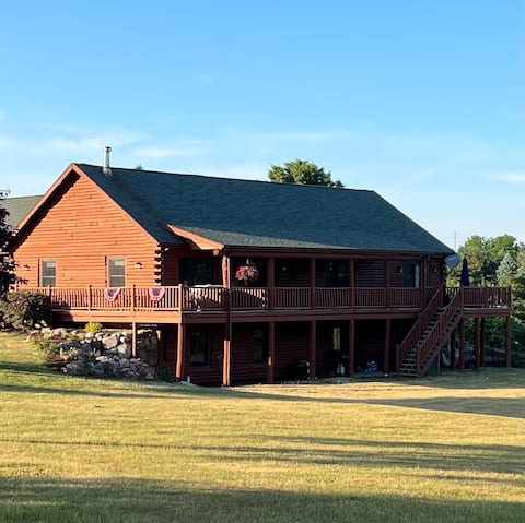 Deer Lodge Log Cabin with hot tub