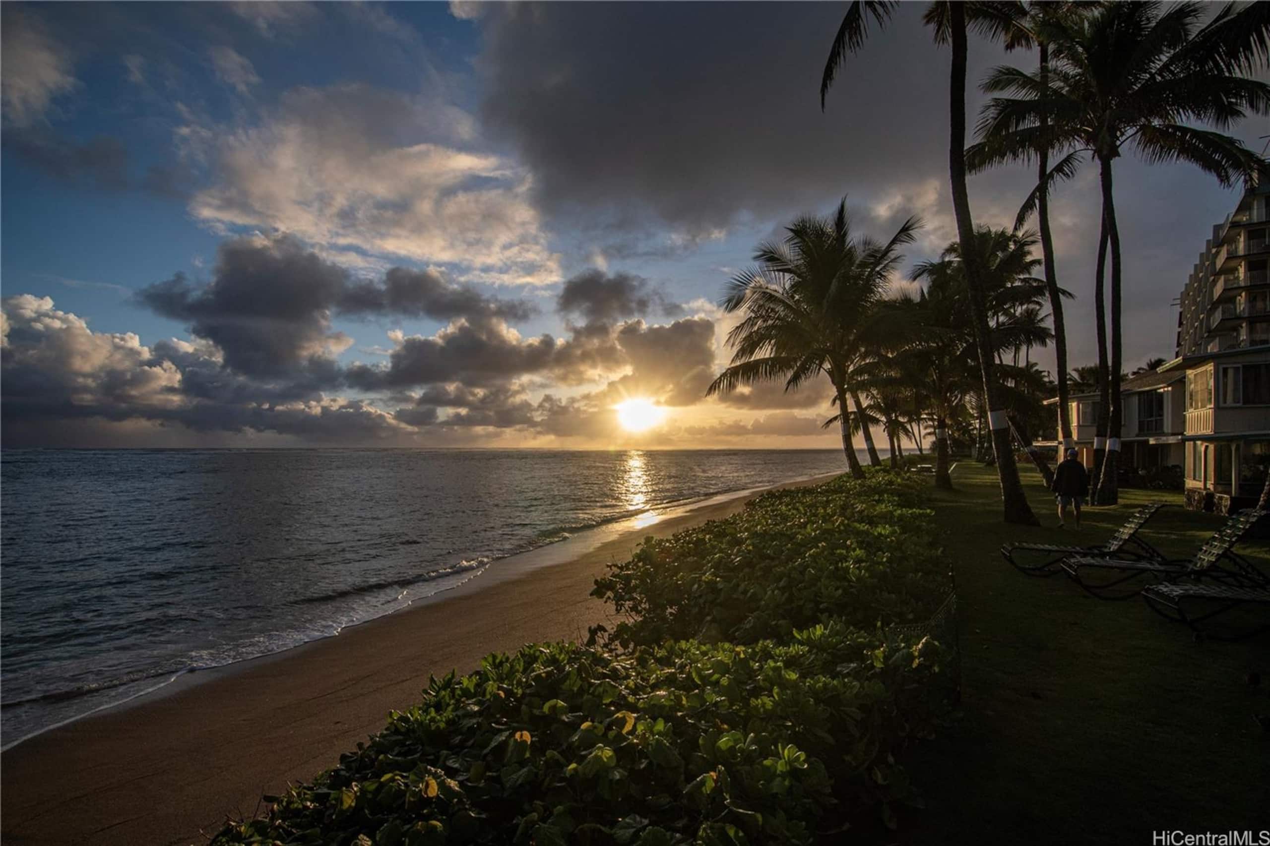 Condo in Hauula · ★4.82 · Studio · 2 beds · 1 bath - Image 42