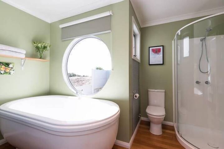 Wave crest Sisters Beach Absolute beach frontage. gallery image 2