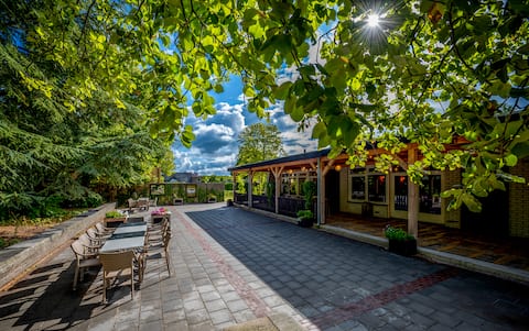 Unique group villa near forest and Friesemeren