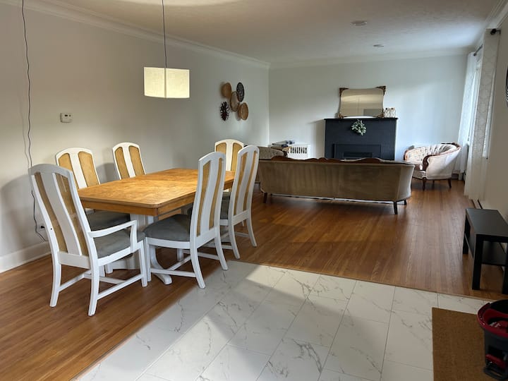 Clean, Simple 5 Bedroom Home In Ideal Location - Grand Sudbury