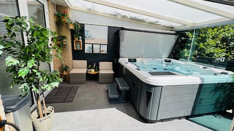 Modern and luxury vacation house, private Jacuzzi