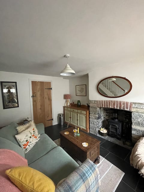 Top performing Airbnb: Idyllic Country Cottage in Somerset