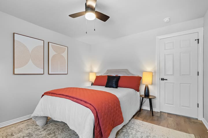 Chumba cha kulala cha 3 Queen Bed TV