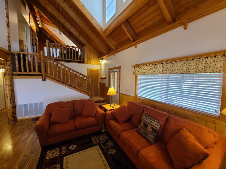 Soggiorno con fornello automatico a gas naturale.