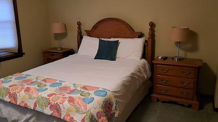 Bedroom 3
Queen Bed