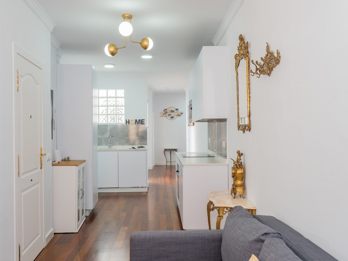 Top Airbnb: Gran Constitucion Plaza Malaga Management in Málaga