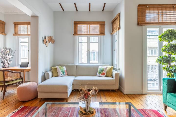 2 bath flat avaible for 8people/3mn to Istiklal St gallery image 2