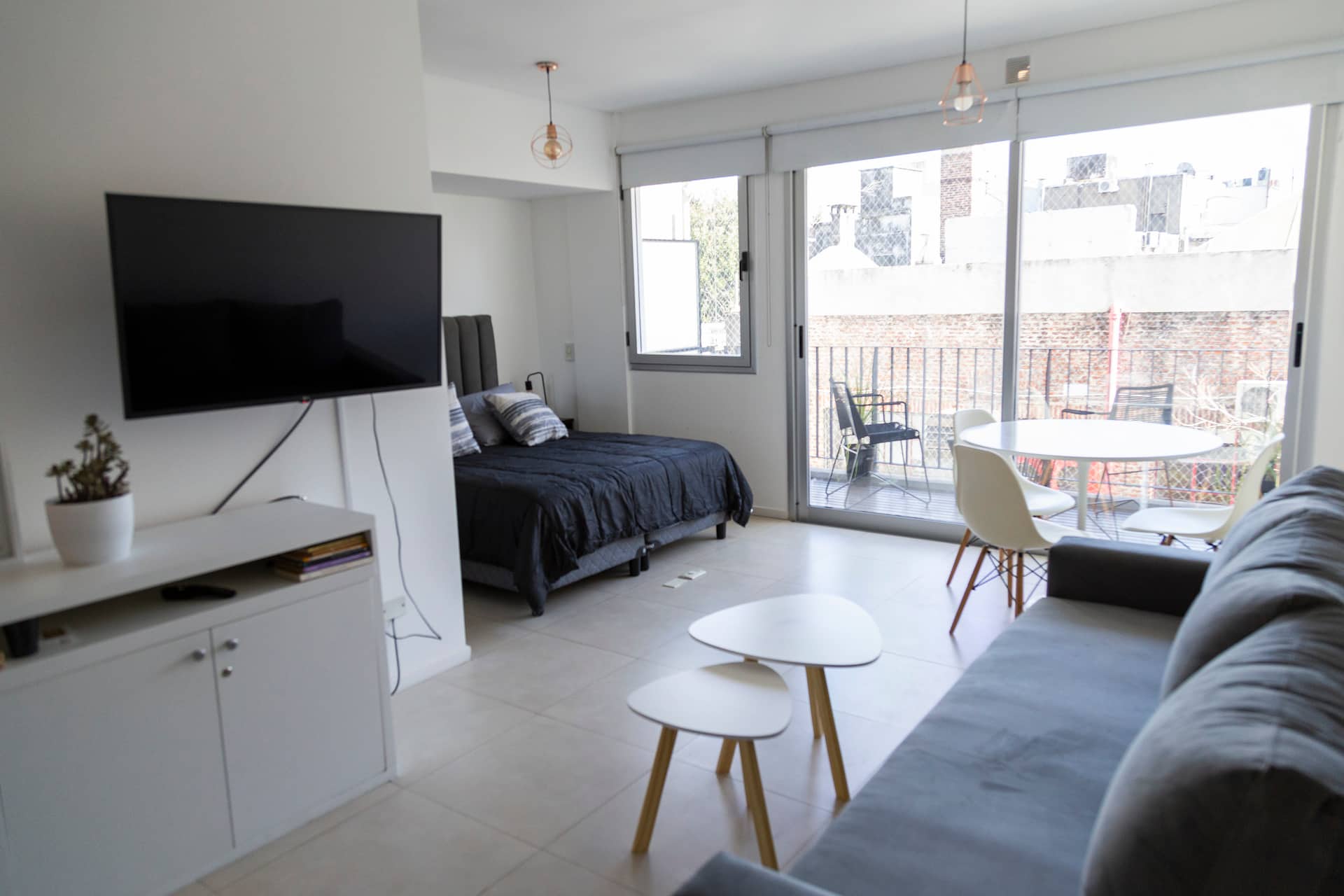 Studio apartment with balcony and pool in Colegiales