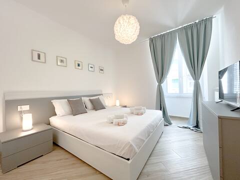 [Luxury in Old Town] - Port and Cruises 2 min