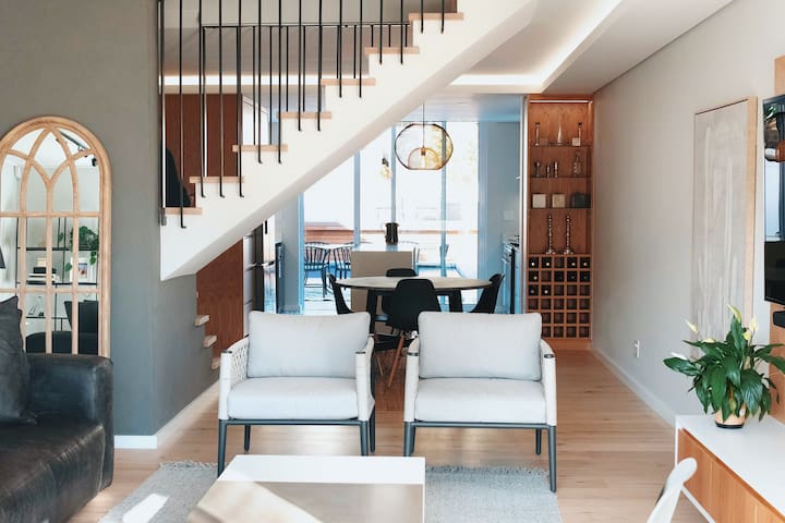 Camps Bay Beach House- private pool, & inverter