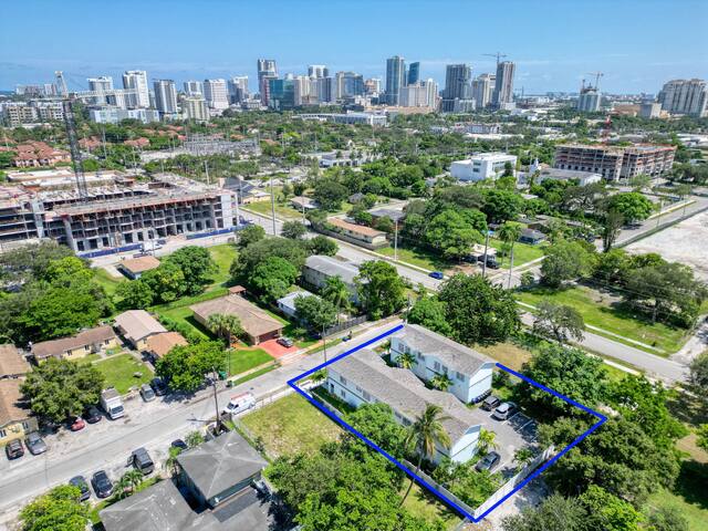 Up to 30 Guests in 3 New Townhomes in Downtown FTL gallery image 4