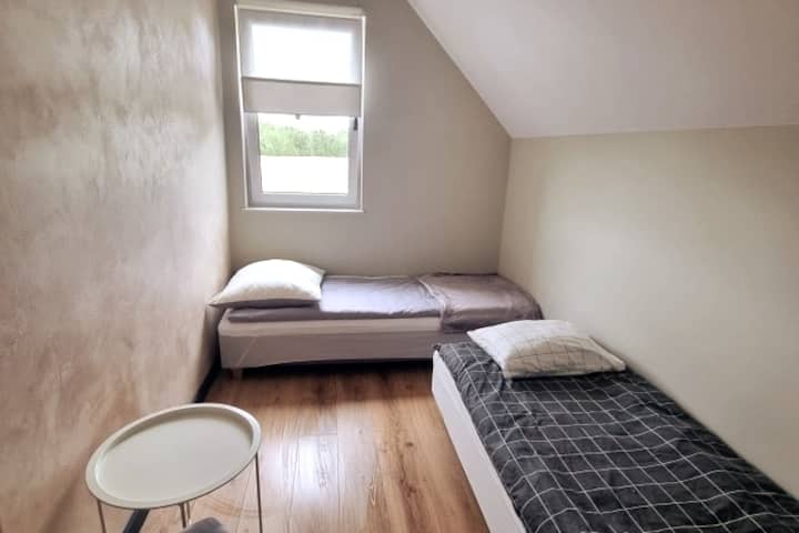 ห้องชั้นบน 4 - เตียงเดี่ยว 2 เตียง