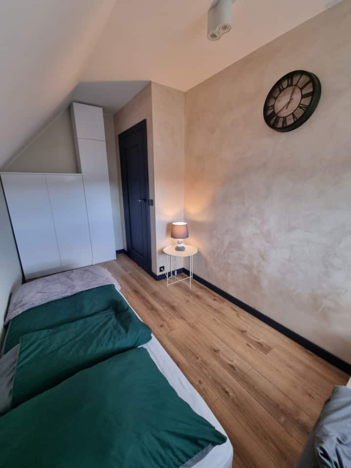 ห้องชั้นบน 2 - เตียงเดี่ยว 2 เตียง