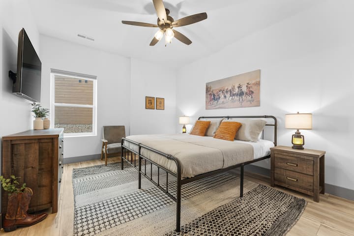 غرفة نوم بسرير كبير #3