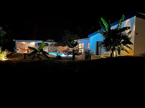 Villa with pool and petanque, 6 people, Aveyron