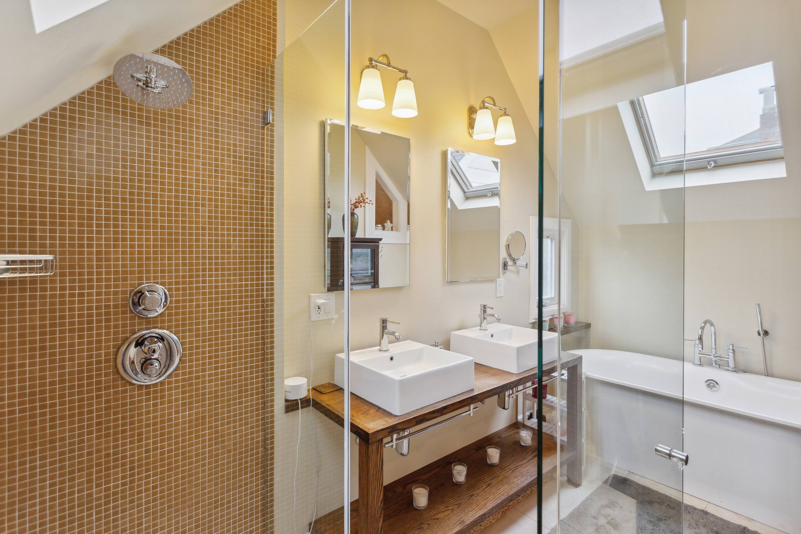 Home in San Francisco · ★5.0 · 3 bedrooms · 3 beds · 3 baths - Image 36