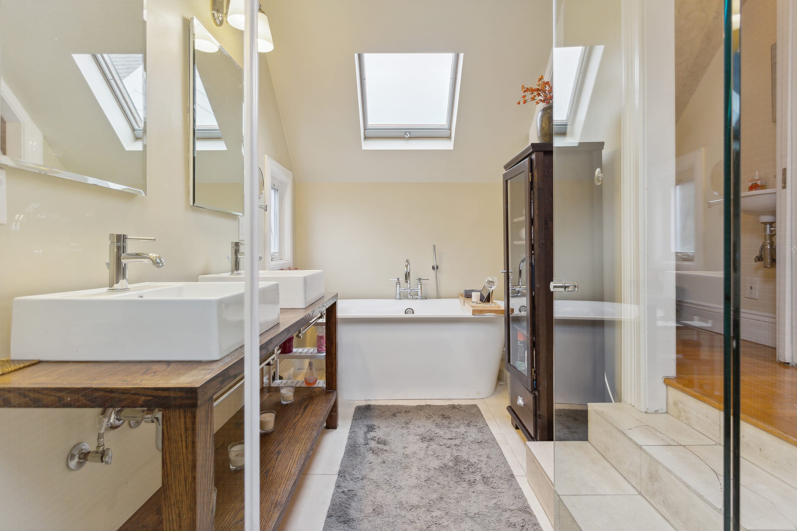Home in San Francisco · ★5.0 · 3 bedrooms · 3 beds · 3 baths - Image 37