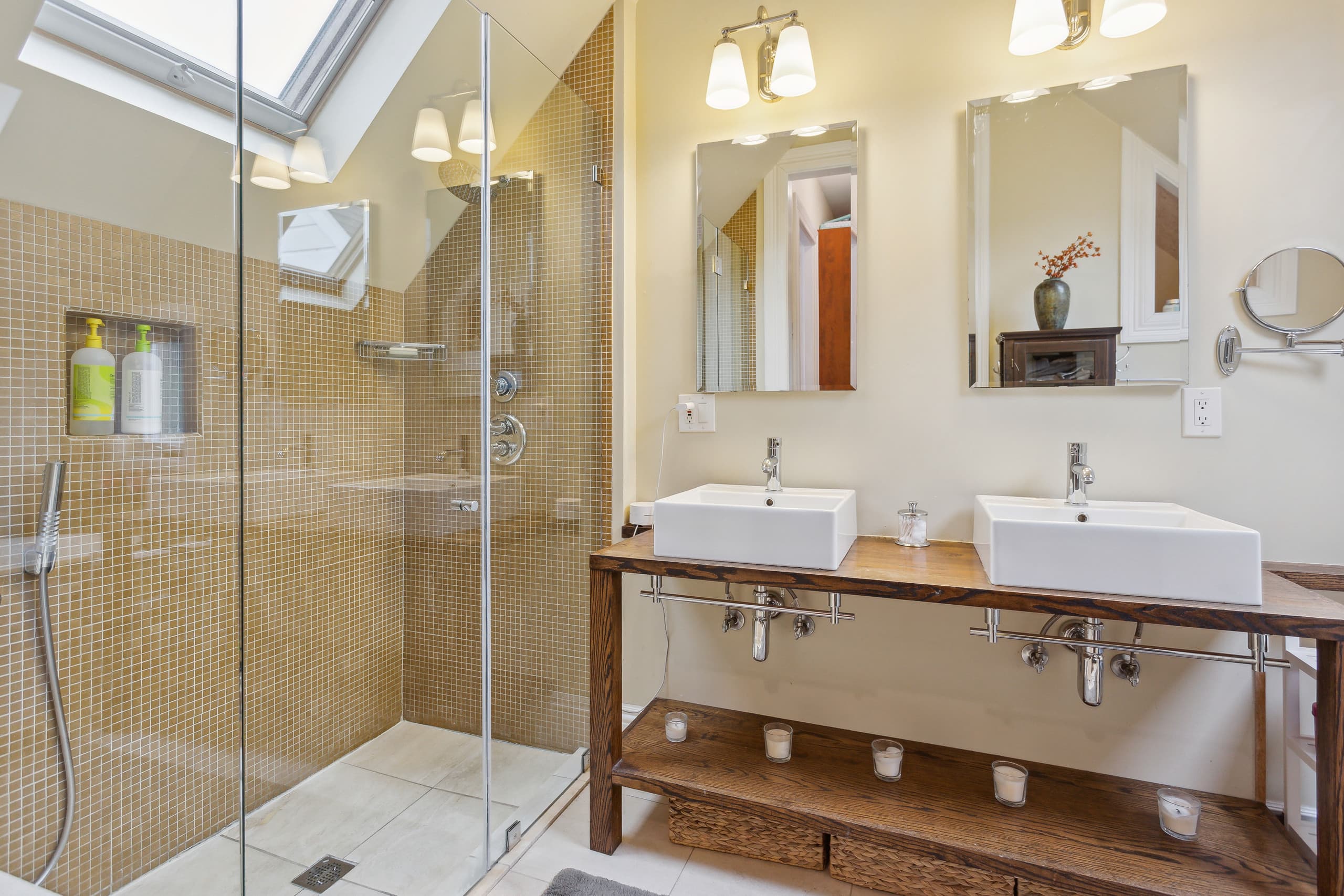 Home in San Francisco · ★5.0 · 3 bedrooms · 3 beds · 3 baths - Image 38
