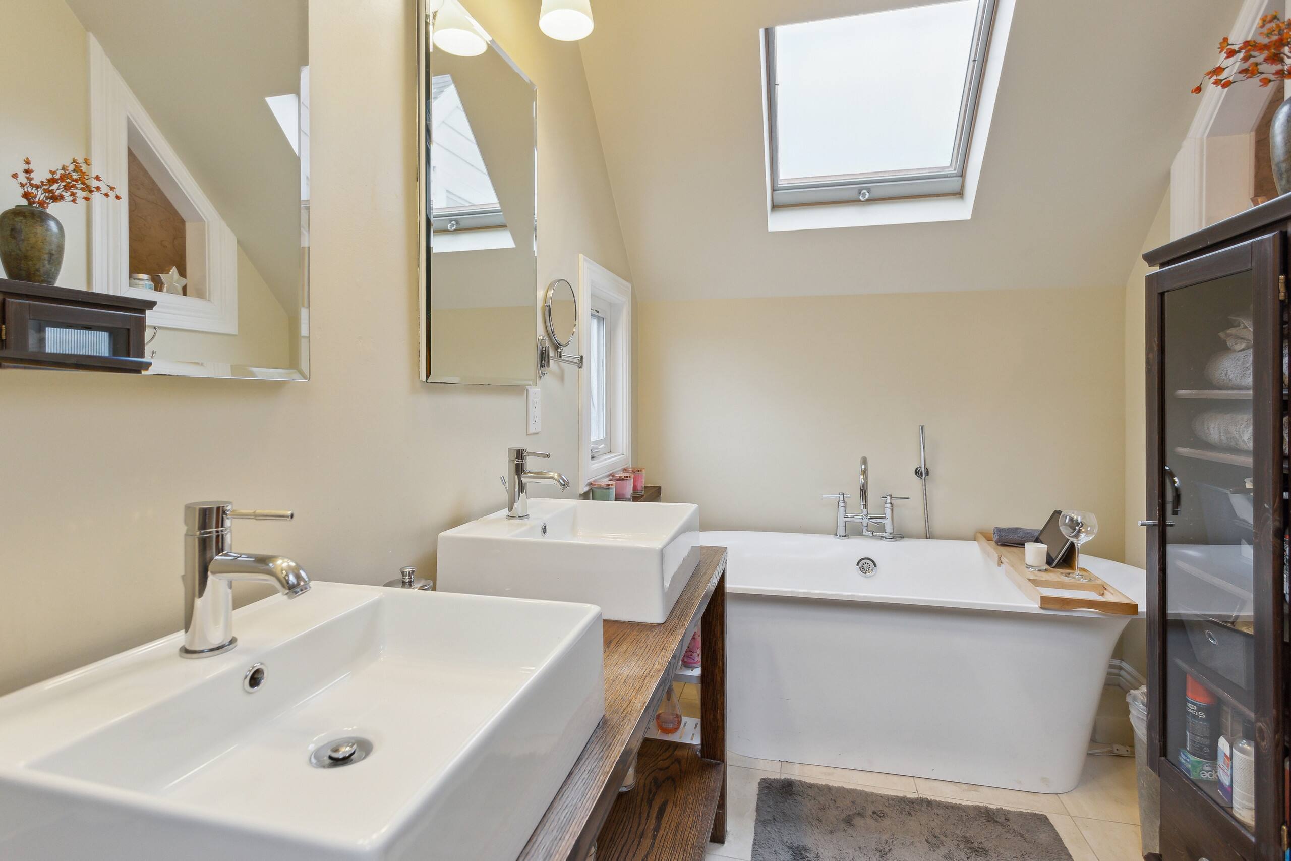 Home in San Francisco · ★5.0 · 3 bedrooms · 3 beds · 3 baths - Image 39