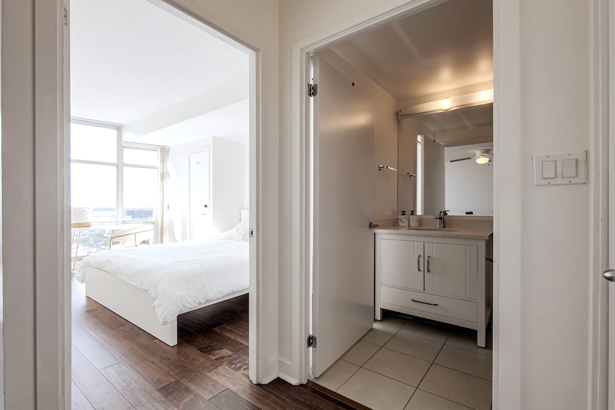 Спална соба со заедничка бања