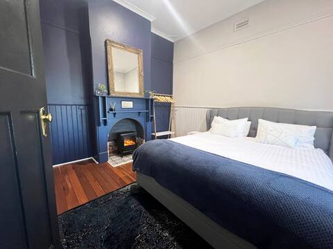 Broadway Cottage Airport/CBD/Train/Wineries Nearby