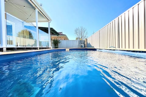 Broadway Cottage Airport/CBD/Train/Wineries Nearby