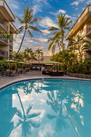 2BR Kona Holiday Stay, Pool & Hot Tub Access