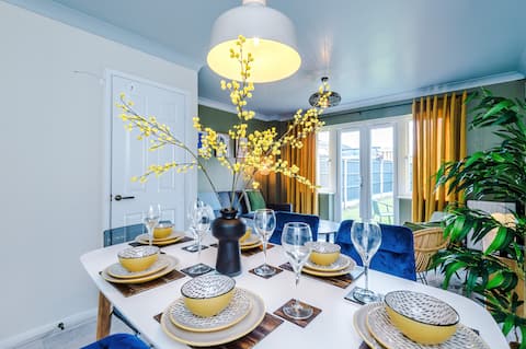 The Knowsley Townhouse - Great location