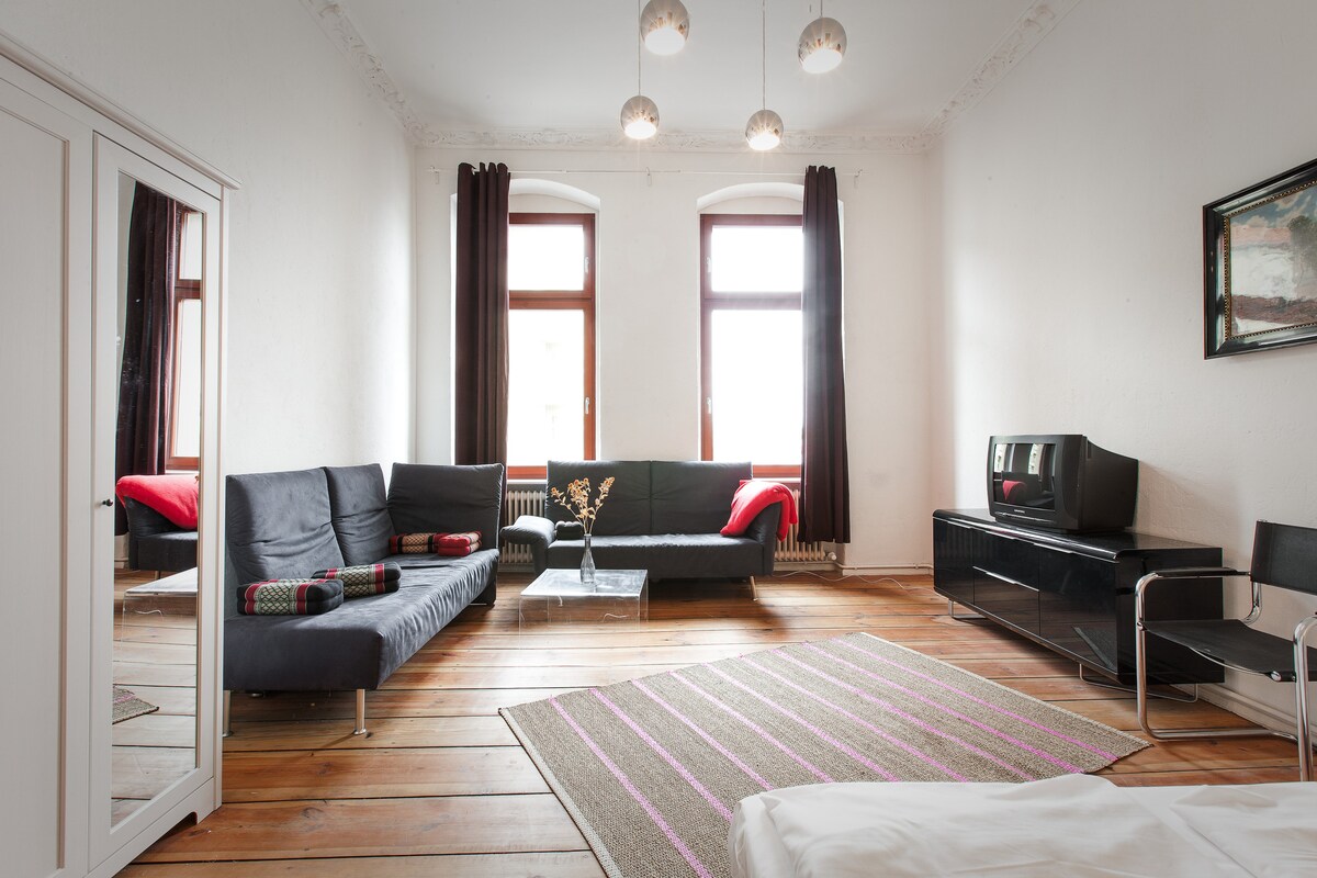 Popular Airbnb listing: Spacious 3-Bedroom Apt in Central Location in Moabit